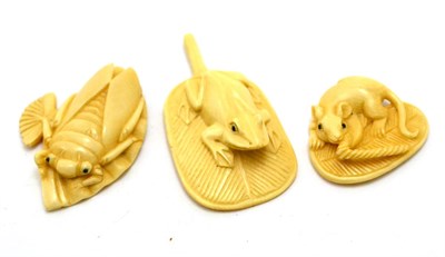 Lot 257 - Three late 19th/early 20th century ivory carvings of a frog, a beetle and a mouse