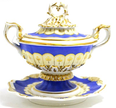 Lot 284 - A Chamberlain Worcester two handled sauce tureen, cover and stand, with blue and gilt...