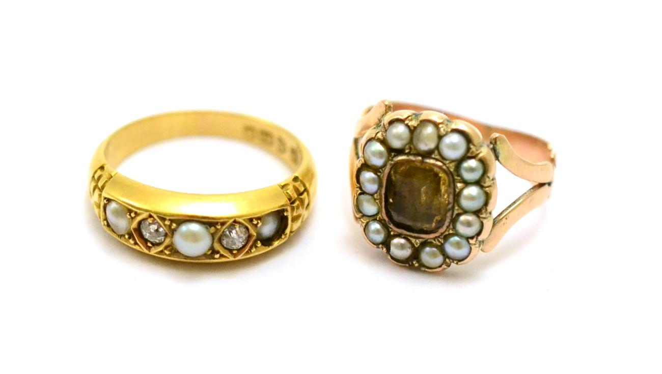 Lot 357 - # An 18ct gold split pearl and diamond five stone ring, the alternating stones in peg settings to a