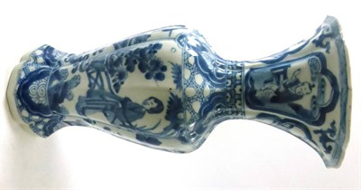 Lot 470 - A Chinese Kangxi glazed blue and white vase (1662-1720), of inverted moulded baluster form,...