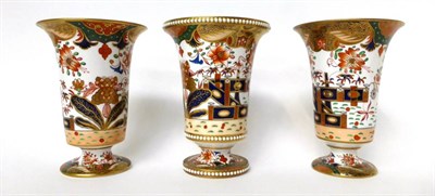 Lot 27 - * A pair of early 19th century Spode Japan pattern trumpet vases, 16cm; and a similar vase with...