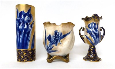 Lot 59 - * A Royal Doulton Flow Blue planter, 13cm; a flow blue vase, 20cm; and a flow blue twin-handled...