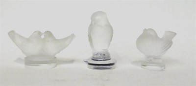 Lot 93 - * A Lalique glass model of billing doves, 7.5cm; and two other Lalique glass figures of birds (3)