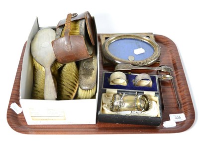 Lot 305 - # A group of silver including gentleman's silver backed brushes, cased napkin rings, silver...