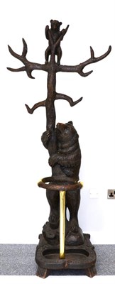 Lot 1363 - An early 20th century carved bear hat stand