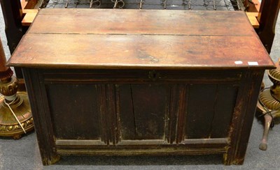 Lot 1444 - + An early 18th century English joined oak chest with hinged lid