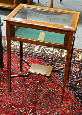 Lot 1657 - * An Edwardian mahogany and satinwood banded bijouterie table