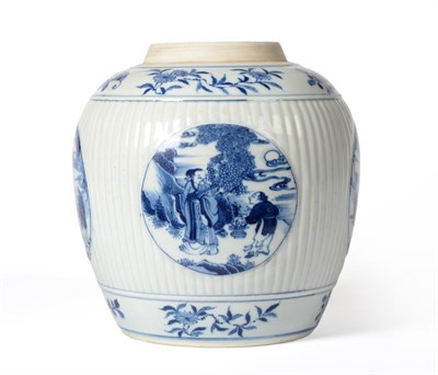 Lot 99 - A Chinese porcelain jar in Kangxi style, painted underglaze blue, 20cm high