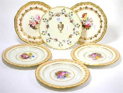 Lot 121 - A Chelsea Derby porcelain plate painted with an urn, 22cm diameter; a set of three Derby plates...