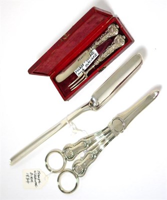 Lot 446 - A pair of silver grape scissors, a silver marrow scoop and a cased silver Christening knife and...