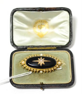 Lot 489 - A onyx and split pearl mourning brooch, the oval onyx inset with a seed pearl star motif,...