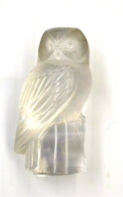 Lot 736 - ^A modern Lalique clear and frosted glass owl paperweight, engraved Lalique France, 9cm