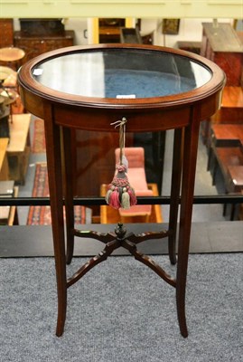 Lot 1295 - An Edwardian mahogany oval bijouterie table