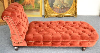 Lot 1334 - A Victorian button upholstered daybed