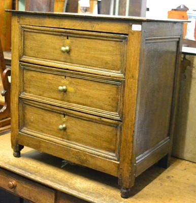 Lot 1471 - An early 18th century oak three drawer straight fronted chest