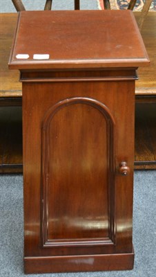 Lot 1527 - A mahogany tapering pot cupboard